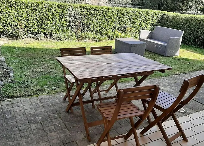 Hyper Centre De Sarzeau, Grand Appartement Au Calme Avec Jardinet